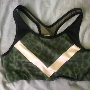 VS pink sports bra